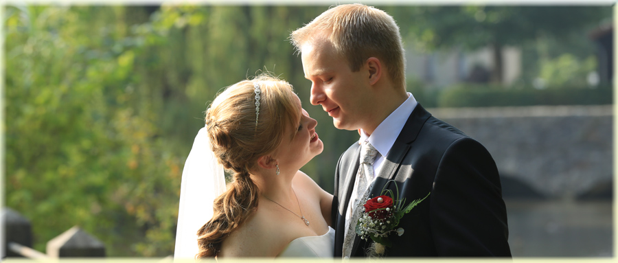 Hochzeitspaar beim Fotografen in Regensburg bei Kelheim